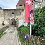 085 - Na een korte wandeling de poort bereikt
